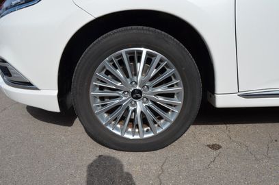 Car image 30