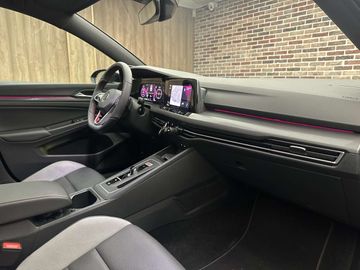 Car image 32