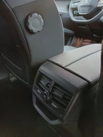 Car image 32