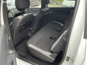 Car image 12