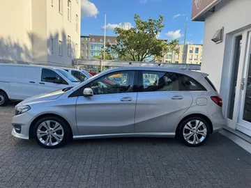 Car image 24