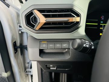 Car image 33