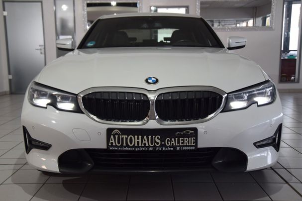 BMW 330 e Sport Line 215 kW image number 3