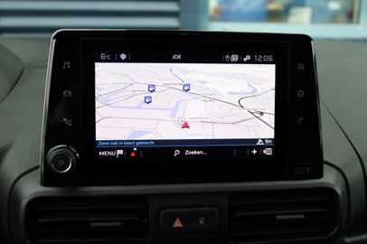 Car image 22