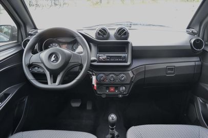 Car image 9