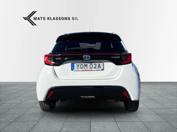 Car image 3