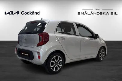Car image 5