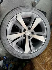 Car image 22