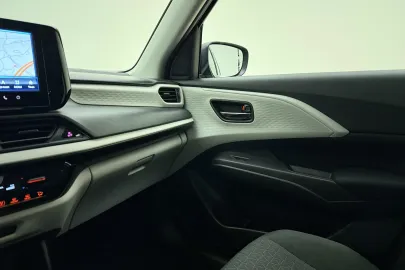 Car image 27
