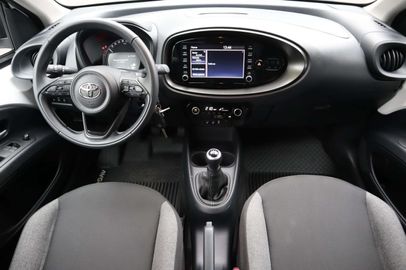 Car image 9