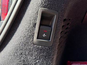 Car image 40