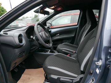 Car image 13