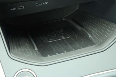 Car image 33