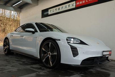 Car image 30