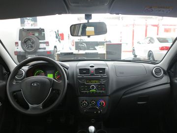 Car image 10