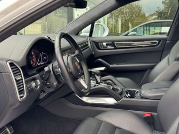 Car image 37