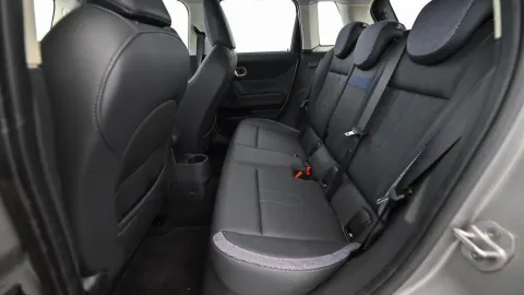 Car image 24