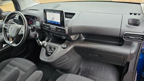 Car image 33