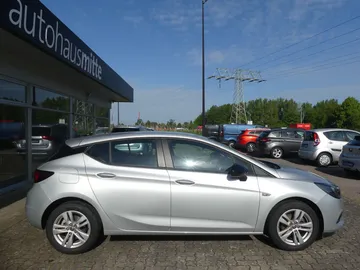 Car image 4