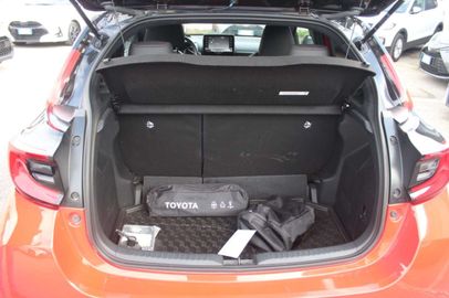 Car image 11