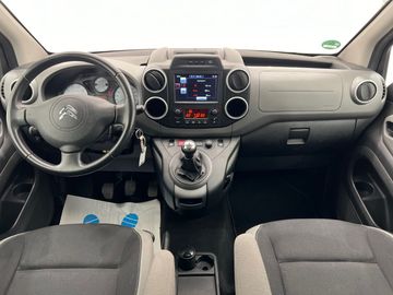 Car image 15