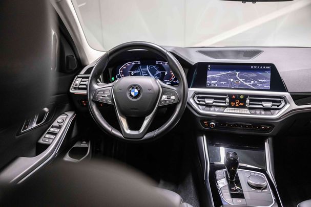 BMW 318i Touring 115 kW image number 13