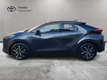 Car image 4