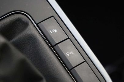 Car image 36