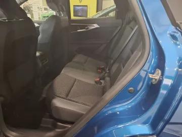 Car image 32