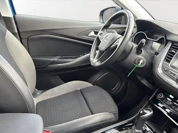 Car image 25