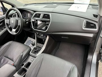 Car image 12