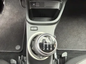 Car image 29