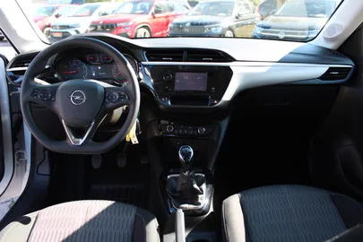 Car image 18