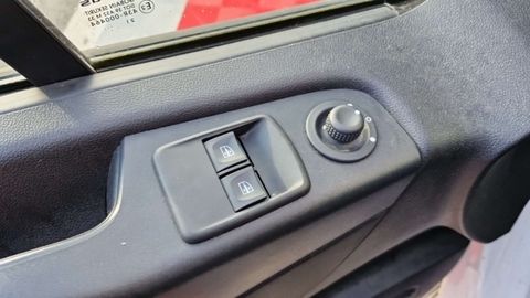 Car image 33