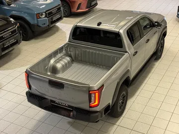 Car image 25