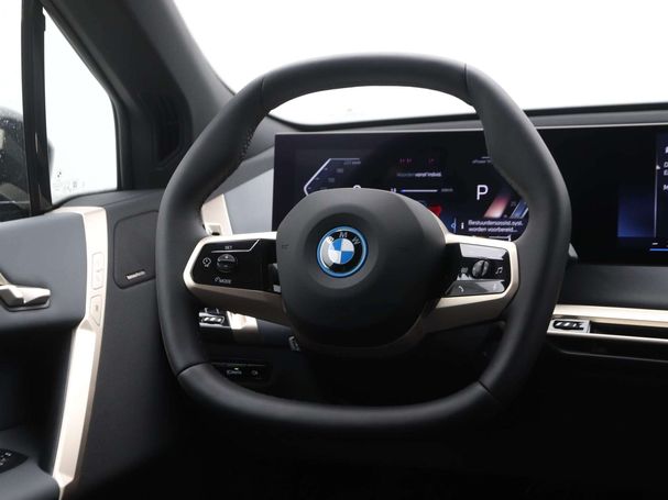 BMW iX xDrive40 241 kW image number 4