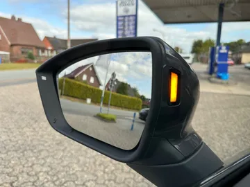 Car image 34