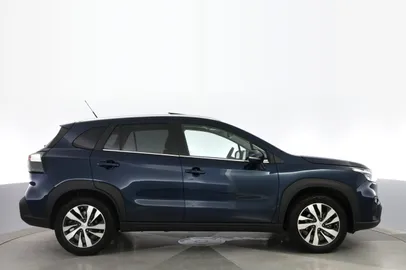 Car image 4