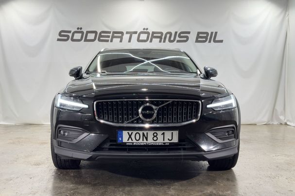 Volvo V60 Cross Country B4 AWD 146 kW image number 2