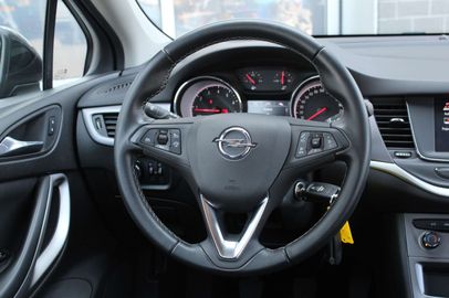 Car image 12