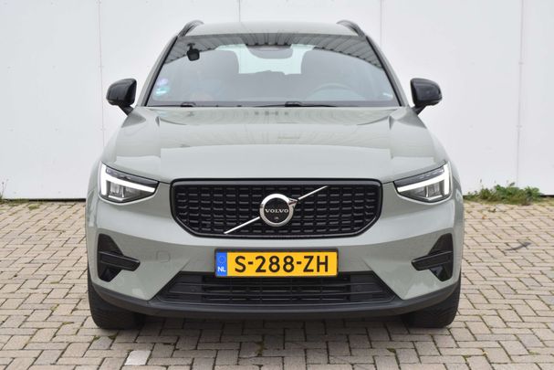 Volvo XC40 Recharge T4 Plus Dark 155 kW image number 2