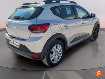 Car image 4