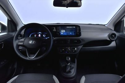 Car image 12