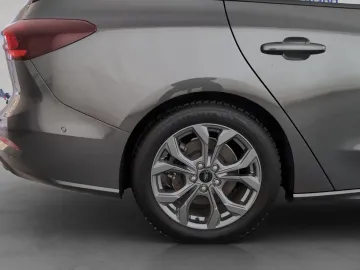 Car image 29