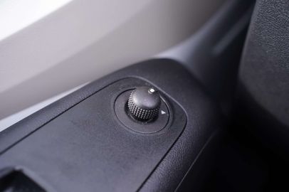 Car image 38