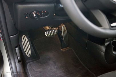 Car image 33