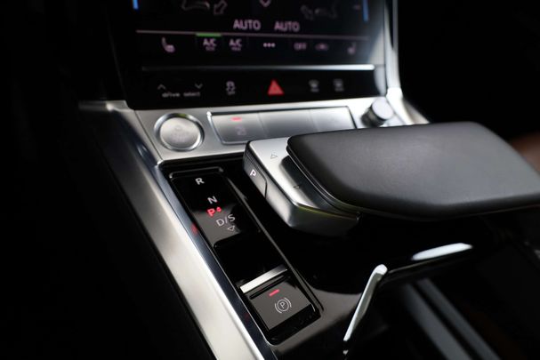 Audi e-tron 55 quattro Business 300 kW image number 12