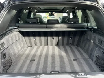 Car image 38