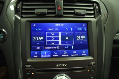 Car image 26