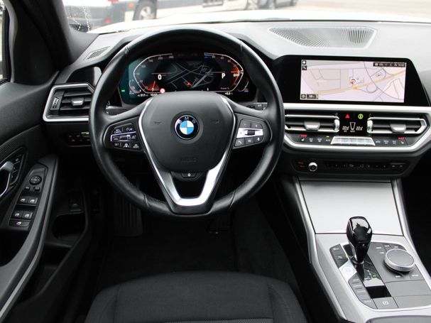 BMW 320d Touring Advantage xDrive 140 kW image number 10